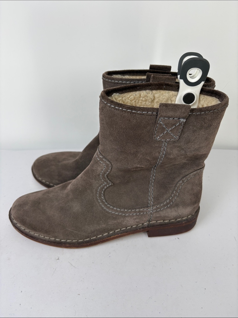 👘 Clarks taupe Suede Shearling-Lined Ankle Booties